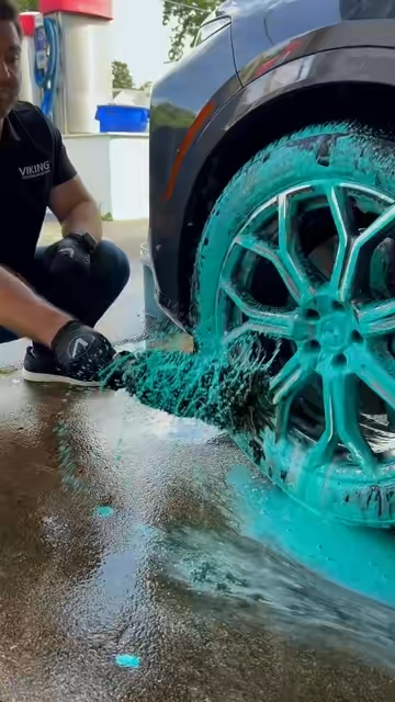 Vídeo de @vikingcarcare vendendo Escova pra roda de carro Viking